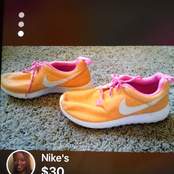 Nike’s - Picture 3 of 3